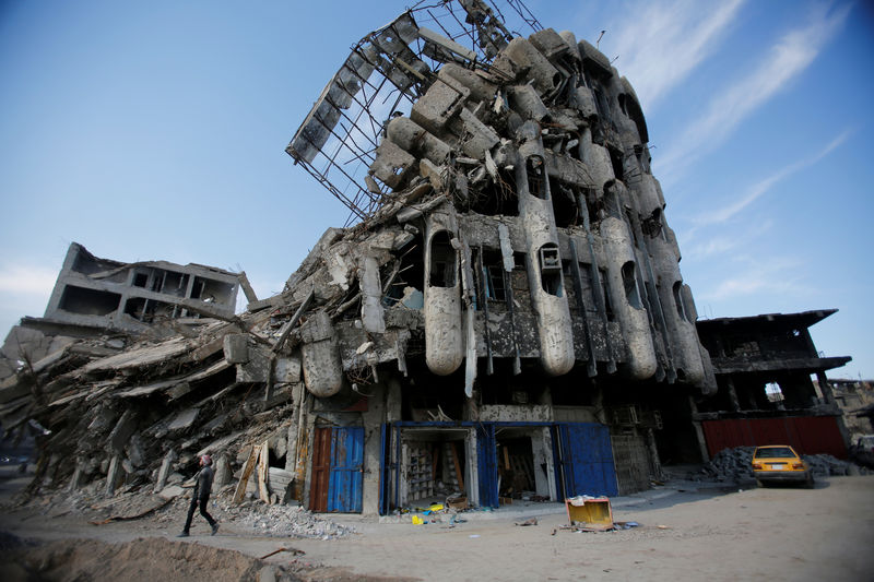 © Reuters. Destroyed building from previous clashes are seen in Mosul