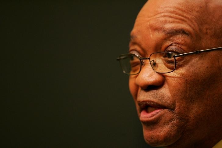 © Reuters. الحزب الحاكم: سلوك رئيس جنوب أفريقيا يهدد الأمن القومي