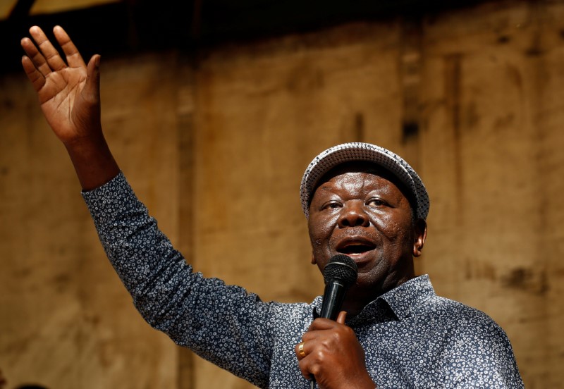 © Reuters. وفاة زعيم المعارضة الزيمبابوية بعد صراع مع السرطان في جنوب أفريقيا