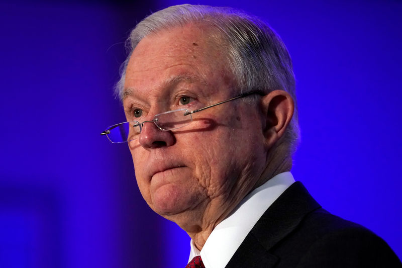 © Reuters. U.S. Attorney General Jeff Sessions delivers remarks on law enforcement efforts to combat the opioid crisis and violent crime in an address before the National Sheriffs Association Winter Conference in Washington