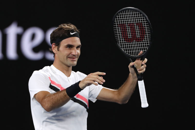 © Reuters. فيدرر يهزم بيملمانز بسهولة ويقترب من صدارة تصنيف التنس
