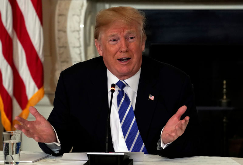 © Reuters. Trump holds an infrastructure meeting at the White House in Washington