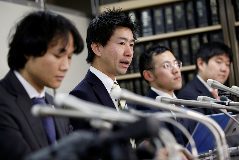© Reuters. Lawyers representing a group of seven people who had invested in digital money at Coincheck, attend a news conference after they filed a suit at the Tokyo District Court, in Tokyo