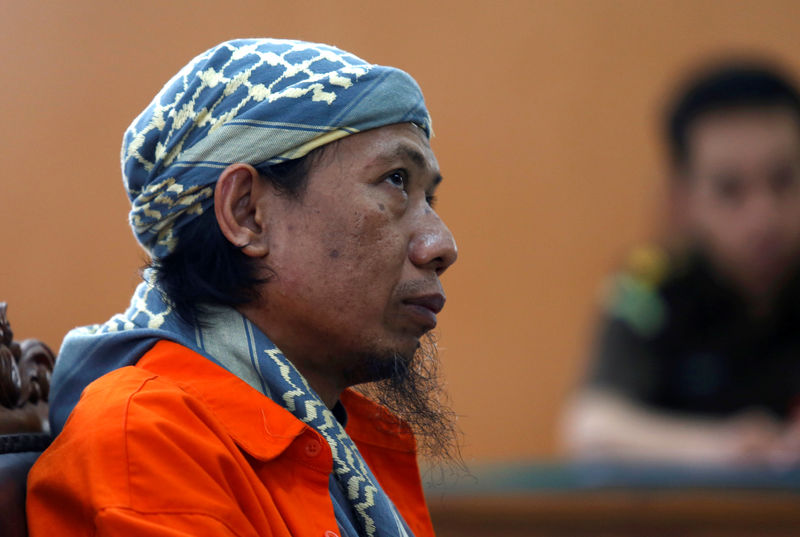 © Reuters. محكمة إندونيسية توجه اتهامات لمؤسس جماعة أنصار الدولة بتدبير هجمات