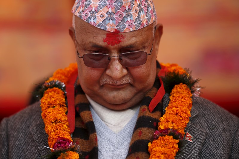 © Reuters. FILE PHOTO: Nepal's Prime Minister Khadga Prasad Sharma Oli, also known as K.P. Oli, observes a minute of silence for earthquake victims, in Bungamati village
