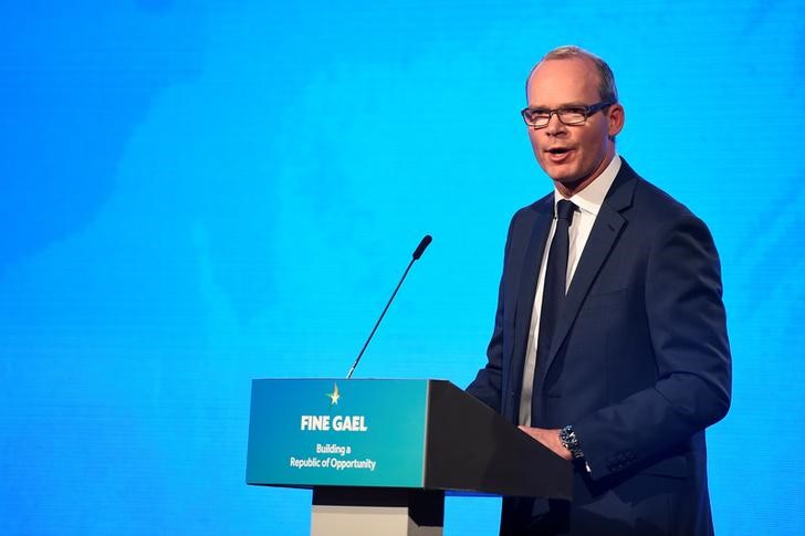 © Reuters. Ministro das Relações Exteriores da Irlanda, Simon Coveney, durante evento em  Ballyconnell, na Irlanda