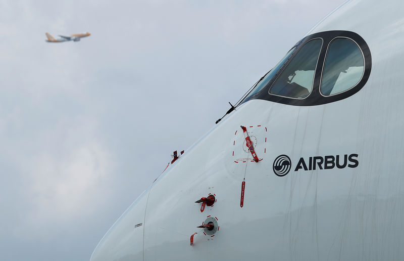 © Reuters. Самолет Airbus A350-1000 на авиашоу в Сингапуре