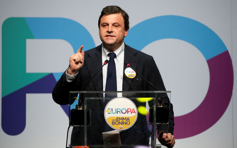 © Reuters. Il numero uno del Mise Carlo Calenda