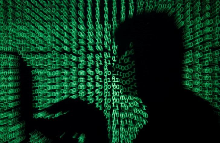 © Reuters. Imagem ilustrativa de homem digitando em computador