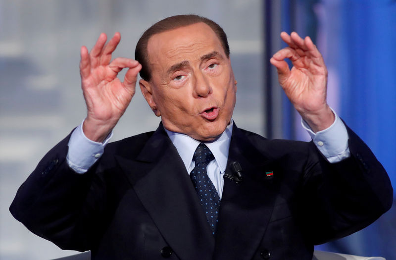 © Reuters. Ex-primeiro-ministro italiano Silvio Berlusconi durante programa de TV, em Roma