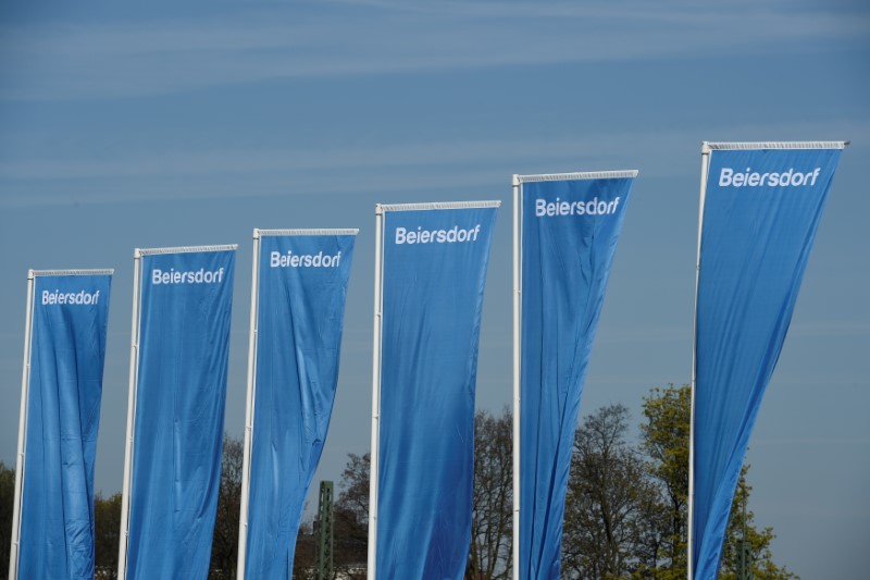 © Reuters. FILE PHOTO: Flags of German personal-care company Beiersdorf are pictured at the annual shareholders meeting in Hamburg