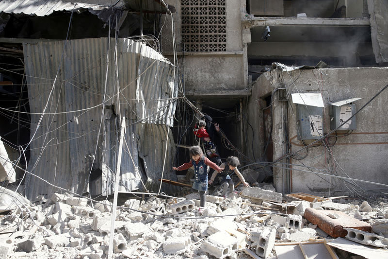 © Reuters. الاتحاد الأوروبي يحاول إحياء محادثات السلام السورية برعاية الأمم المتحدة