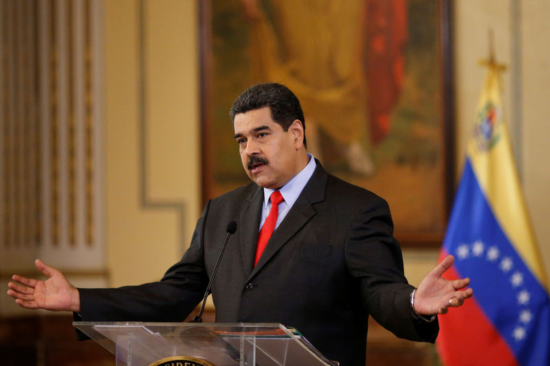 © Reuters. Maduro durante entrevista em Caracas