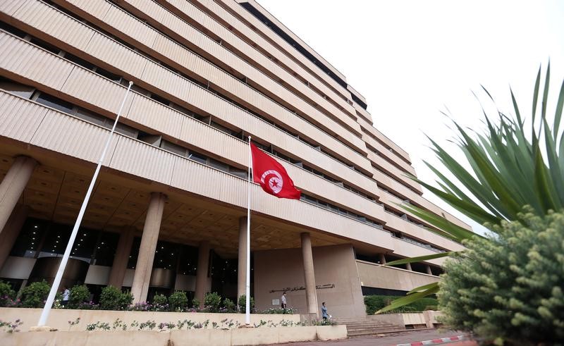 © Reuters. محافظ المركزي التونسي الجديد يتعهد "باجراءات استثنائية" لانعاش الاقتصاد