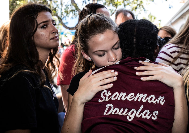 © Reuters. Florida se prepara para despedir a víctimas de matanza en escuela secundaria