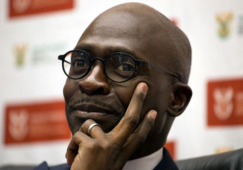 © Reuters. FILE PHOTO: South Africa's Finance Minister Malusi Gigaba addresses a news conference in Pretoria