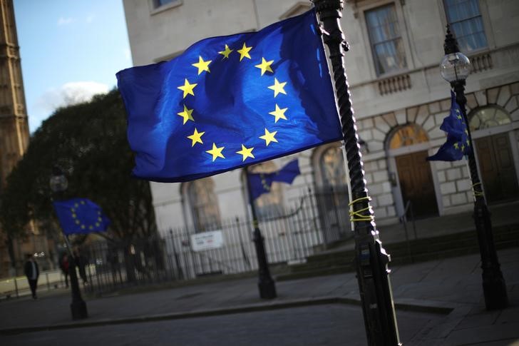 © Reuters. European Union flags fly from lamp posts opposite the Houses of Parliament in London