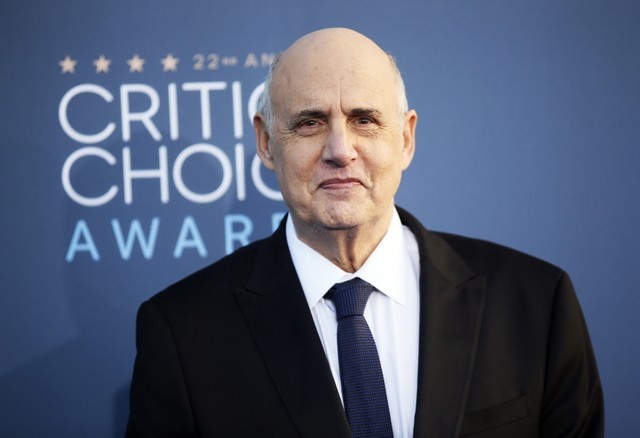 © Reuters. Jeffrey Tambor posa para fotos em evento na Califórnia, Estados Unidos