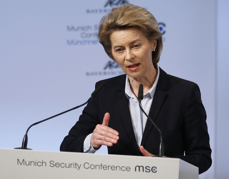 © Reuters. Ministra alemã Ursula von der Leyen fala em Munique