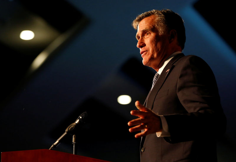 © Reuters. Former U.S. presidential candidate Mitt Romney speaks at the Utah County Republican Party Lincoln Day Dinner