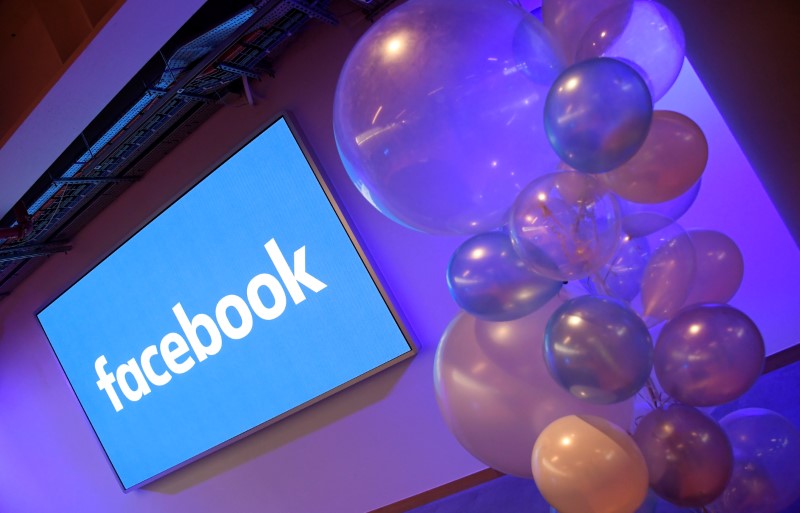 © Reuters. FILE PHOTO: Balloons are seen in front of a logo at Facebook's headquarters in London