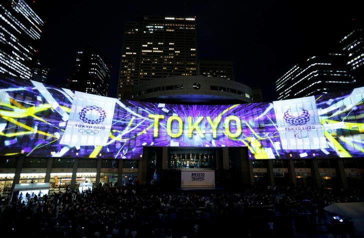 © Reuters. Images, using projection-mapping technology, are beamed on a building of Tokyo Metropolitan Government Office during a countdown event to mark three years until the Tokyo 2020 Summer Olympics in Tokyo