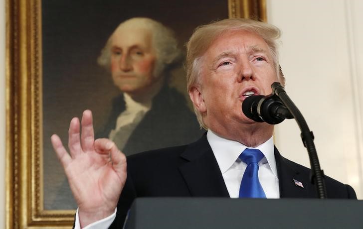 © Reuters. Presidente dos EUA, Donald Trump, fala sobre acordo com o Irã na Sala Diplomática da Casa Branca. 13/10/2017. REUTERS/Kevin Lamarque