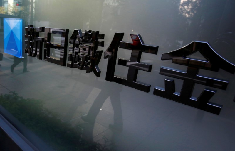 © Reuters. FILE PHOTO: A logo of Nippon Steel & Sumitomo Metal Corp is pictured outside its headquarters in Tokyo