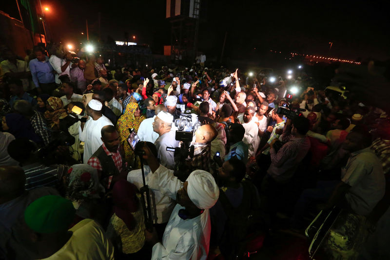 © Reuters. السودان يفرج عن سجناء سياسيين من سجون بالخرطوم