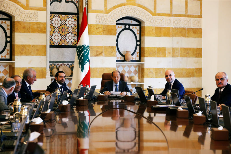 © Reuters. Lebanese President Michel Aoun heads the cabinet meeting at the presidential palace in Baabda