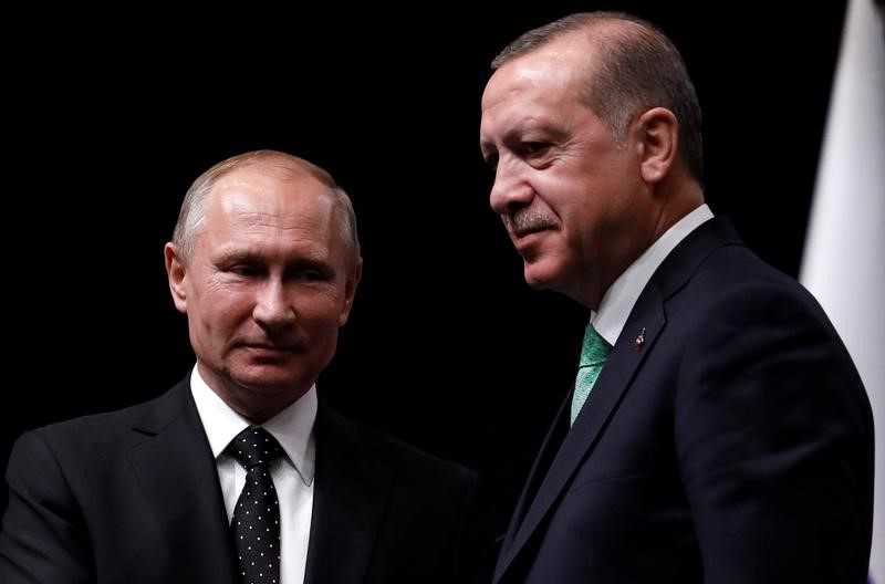 © Reuters. مصدر تركي: إردوغان وبوتين يبحثان إقامة نقاط المراقبة في إدلب بسوريا