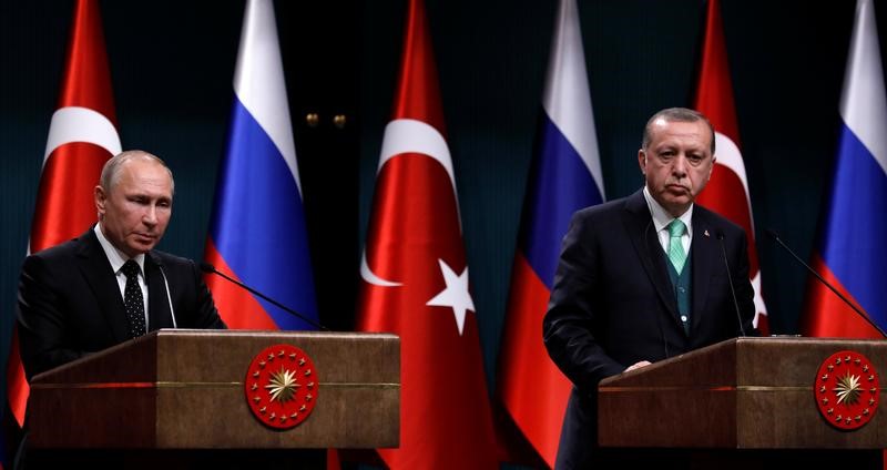 © Reuters. تلفزيون: إردوغان يقول حكومة سوريا ستواجه عواقب إذا اتفقت مع مسلحين أكراد