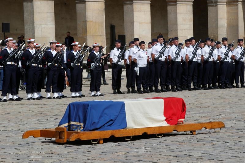 © Reuters. SIMONE VEIL ENTRERA AU PANTHÉON LE 1ER JUILLET