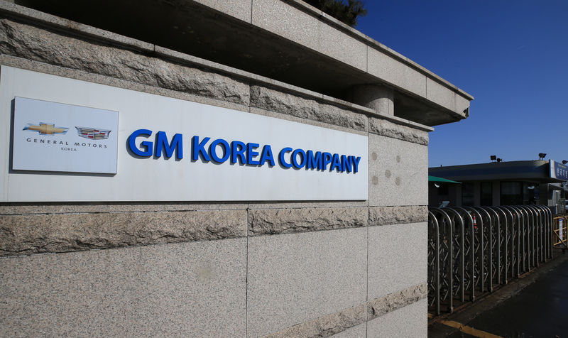 © Reuters. The main gate to GM KoreaÕs Gunsan factory is seen in Gunsan