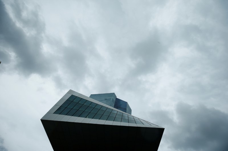 © Reuters. FILE PHOTO -  ECB headquarters building is seen in Frankfurt