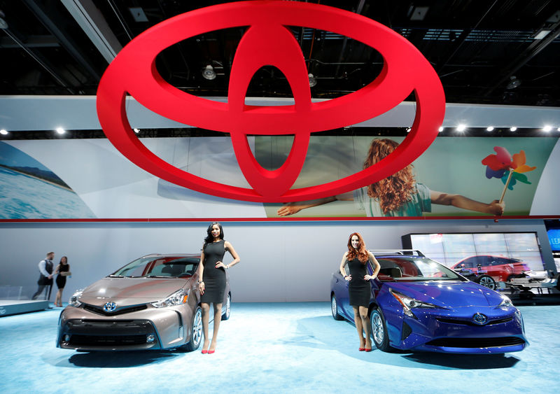 © Reuters. FILE PHOTO: A Toyota Prius and a Prius V are displayed at the North American International Auto Show in Detroit