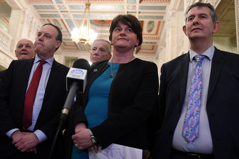 © Reuters. FILE PHOTO: DUP leader Arlene Foster (C) arrives at a news conference in Parliament Buildings at Stormont in Belfast