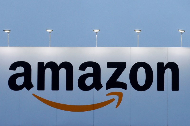 © Reuters. FILE PHOTO:FILE PHOTO - The logo of Amazon is seen at the company logistics center in Lauwin-Planque northern France