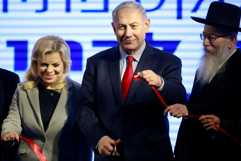 © Reuters. Israeli Prime Minister Benjamin Netanyahu and his wife Sara cut a ribbon during an inauguration ceremony for a fortified emergency room at the Barzilai Medical Center in Ashkelon