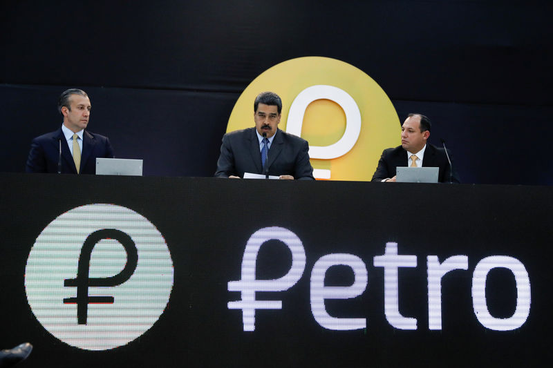 © Reuters. Venezuela recauda 735 millones de dólares en el primer día de su criptomoneda "petro"