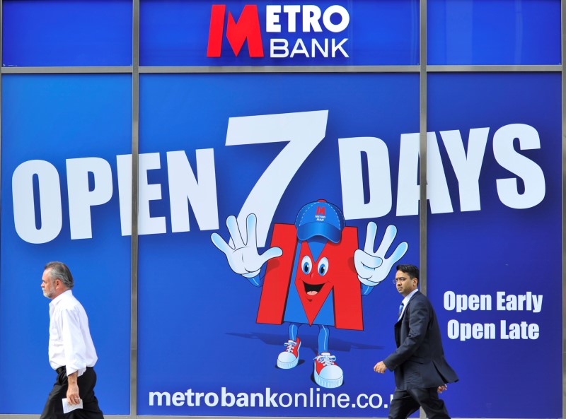 © Reuters. FILE PHOTO: Metro Bank branch is seen in central London ahead of opening