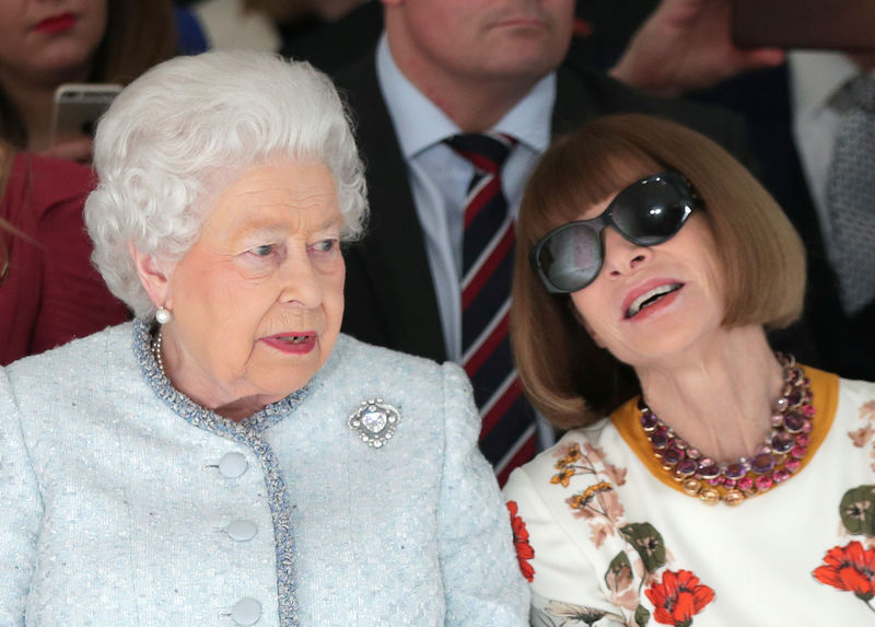 © Reuters. Imagen de la reina Isabel II de Inglaterra durante la Semana de la Moda de Londres