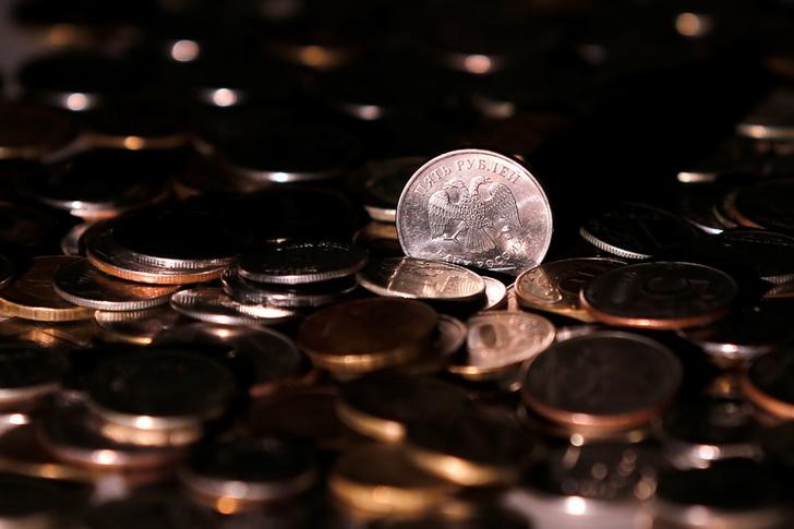 © Reuters. View shows Russian rouble coins