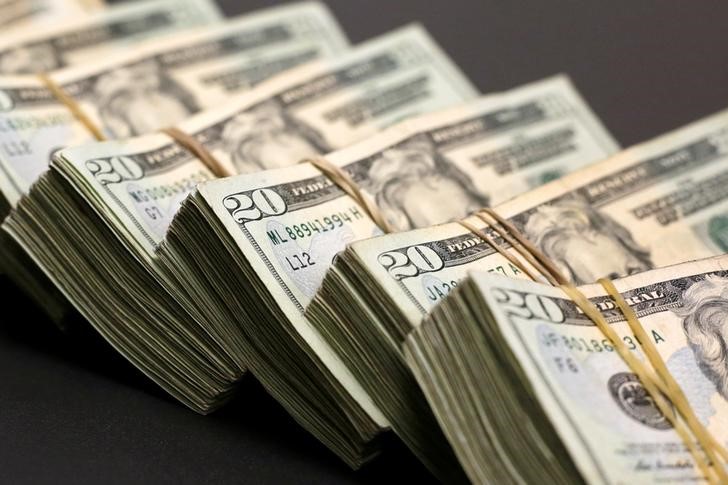 © Reuters. FILE PHOTO:Bundles of banknotes of U.S. Dollar are pictured at a currency exchange shop