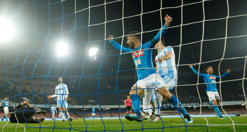 © Reuters. Un'immagine della partita di serie A Napoli-Lazio disputata il 10 febbraio scorso al San Paolo