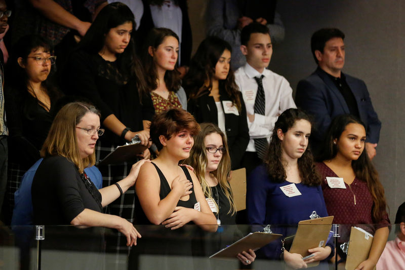 © Reuters. Alunos da Marjory Stoneman Douglas High School se reúnem com parlamentares estaduais da Flórida em Tallahassee