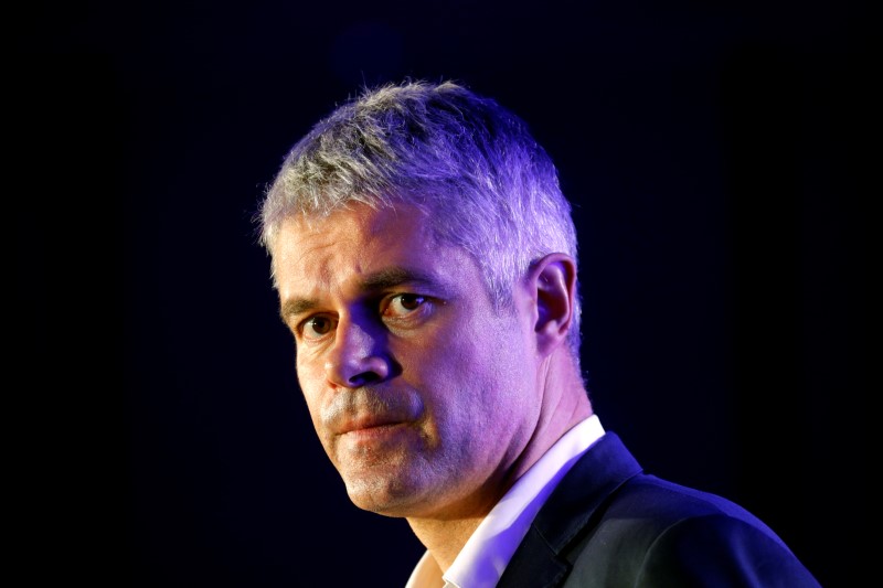 © Reuters. Laurent Wauquiez, the front-runner for the leadership of French conservative party "Les Republicains" (The Republicans) attends a political rally in Paris,