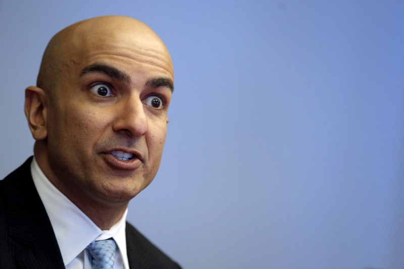 © Reuters. FILE PHOTO - Minneapolis Fed President Neel Kashkari speaks during an interview at Reuters in New York