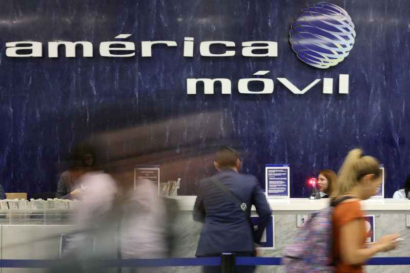 © Reuters. FILE PHOTO: The logo of America Movil is pictured on the wall of a reception area in the company's corporate offices in Mexico City