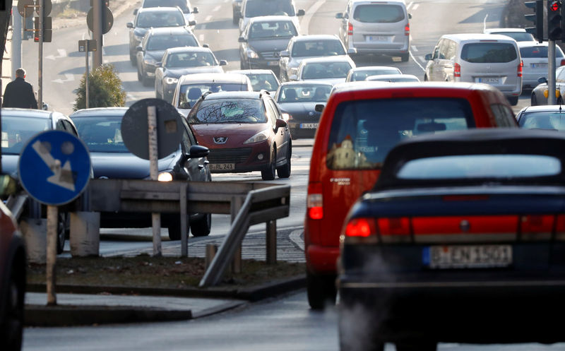 © Reuters. Cars are pictured during morning rush hour at Schildhorn Street in a Berlin